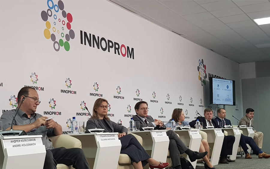 Евгений Соломатин представил школу бизнеса МИРБИС на Иннопром 2018»