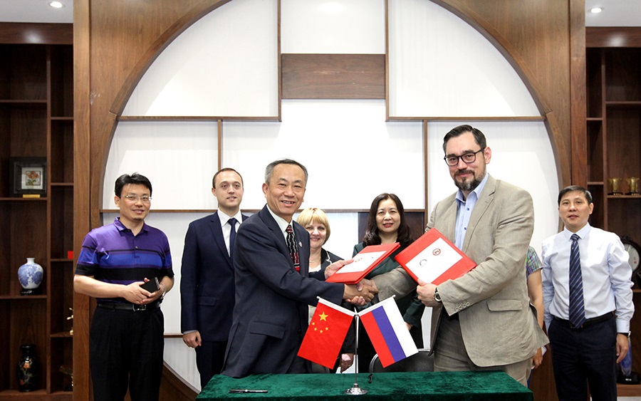 Институт МИРБИС и  Столичный университет экономики и бизнеса CUEB (Пекин) подписали договор о сотрудничестве в подготовке кадров для международной инициативы Китая   «Один пояс,  один путь»
