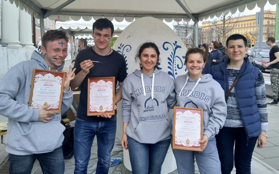 Cтуденты по обмену французской бизнес-школы NEOMA и Дуальной высшей школы Баден-Вюртемберг приняли участие в конкурсе «Медиа-Пасха»