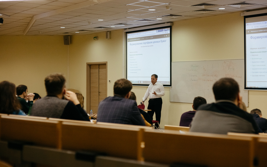 Семинар для слушателей и выпускников МВА на тему "Формирование портфеля ценных бумаг" от Владимира Григорьева состоялся в МИРБИС.