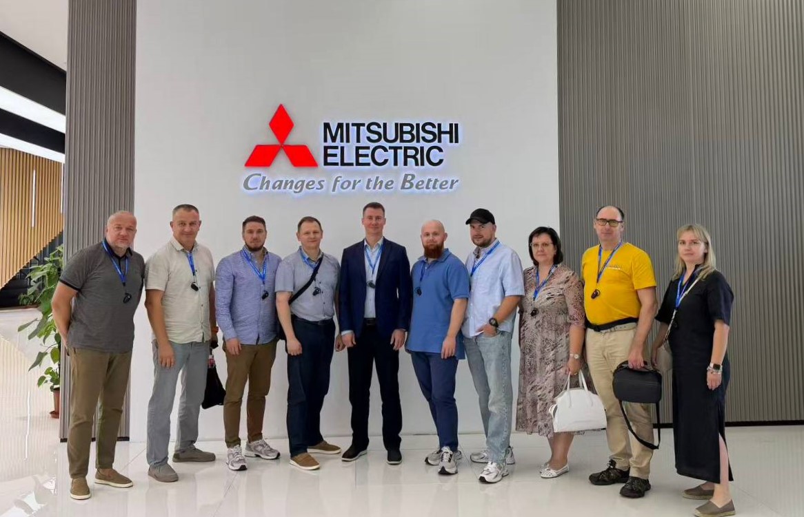 Участники стажировки МИРБИС в компании Mitsubishi Electric в Шанхае
